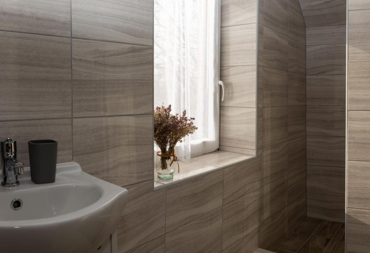 Takacs Pince Apartman Hajos Luaran gambar