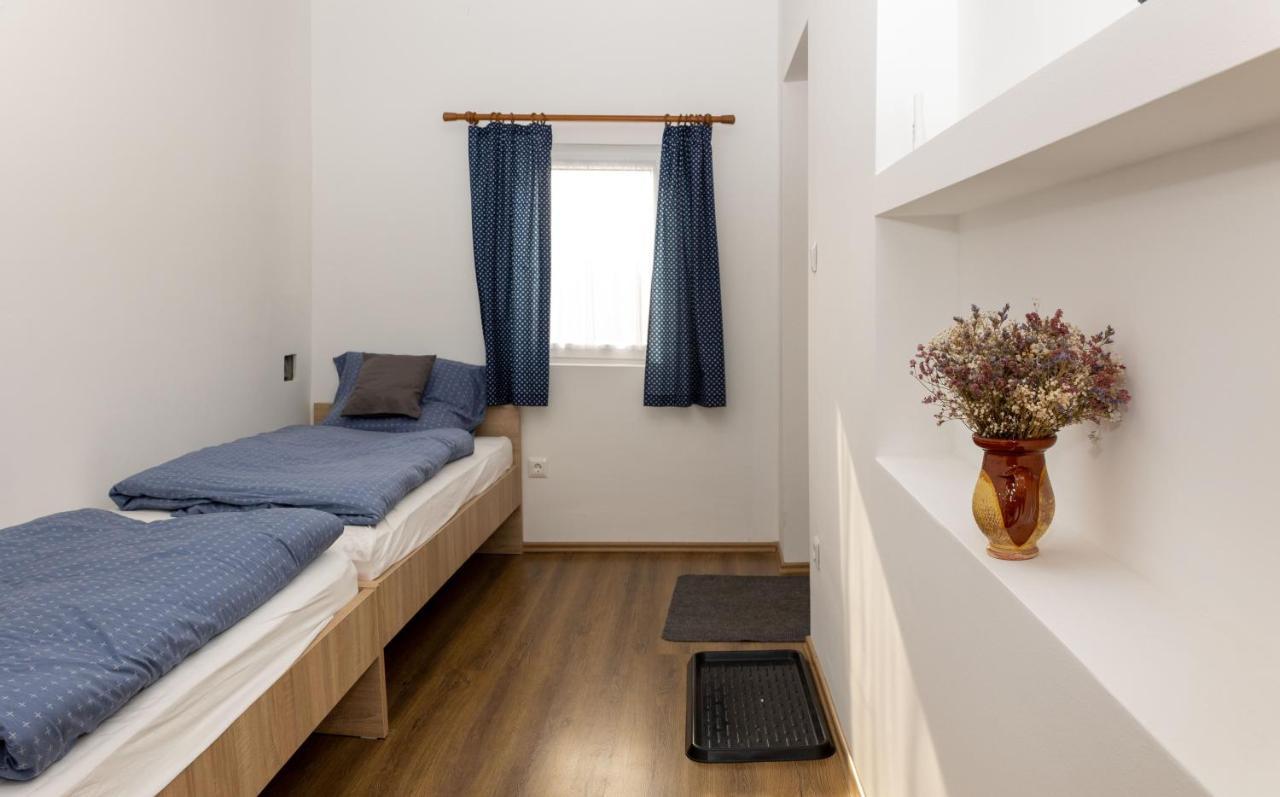 Takacs Pince Apartman Hajos Luaran gambar