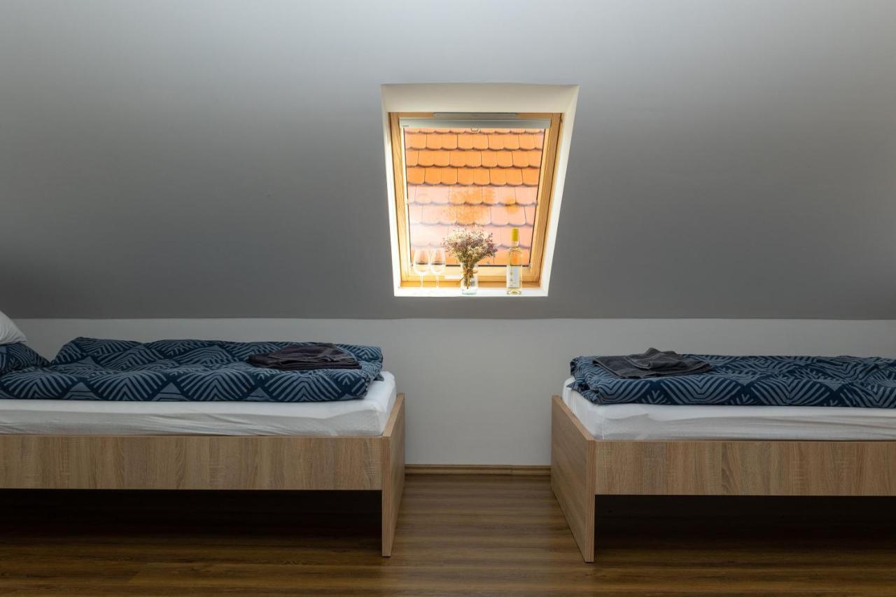 Takacs Pince Apartman Hajos Luaran gambar